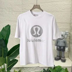 Bestseller: Kurzarmhemden von Lululemon im Logo-Stil aus Baumwolle in Silber