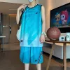 Hochwertige Nike Kurzarmshirts im roten Seidendruck-Stil
