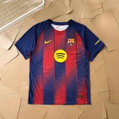 Premium Nike Kurzarm-Trikot in Rot, klassischer Luxus
