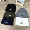 Hochwertiger Balenciaga Hut im Grau-Stil