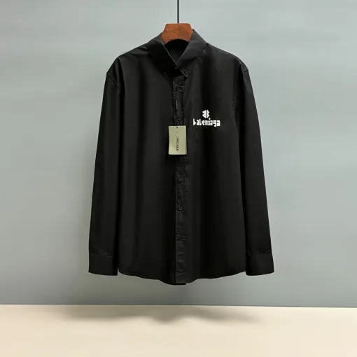 Luxuriöse Balenciaga-Hemden im Printstil